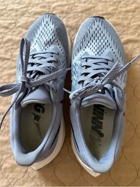 Nike Air zoom Win Flo 6 Women’s  Running Shoe
Stellar Indigo/ Amethyst size 7.5